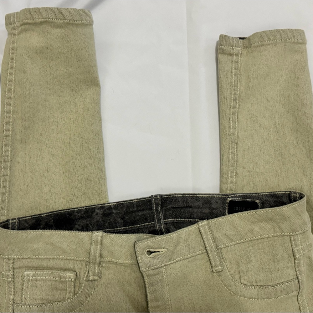 ￼
BleuLAB  Reversible Jeans